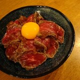 ローストビーフ丼　白だしご飯がおいしい！